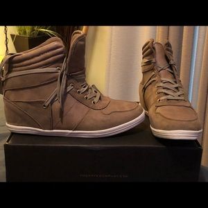 Women’s wedge sneaker shoe .. beige